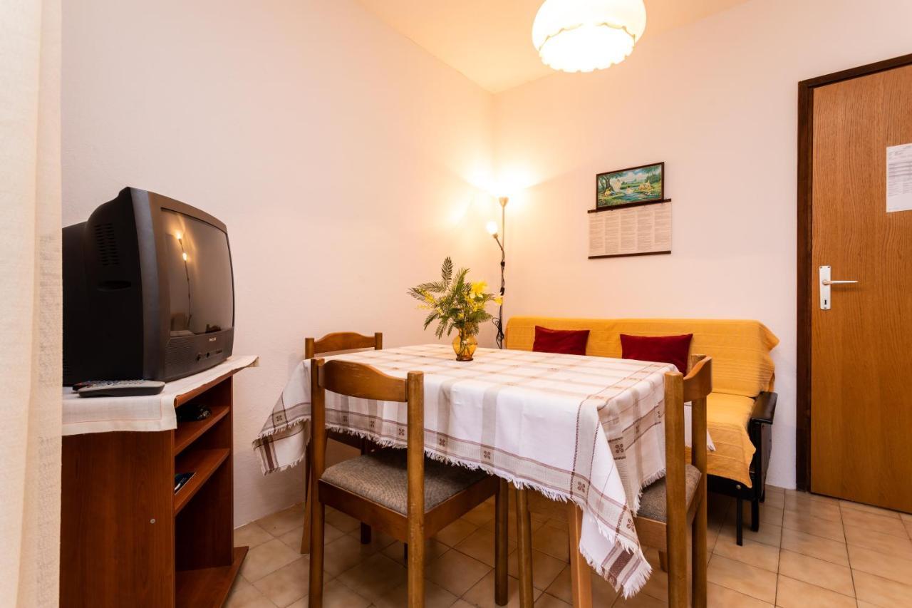 Rooms & Studio Apartment Mira Baska  Exterior photo
